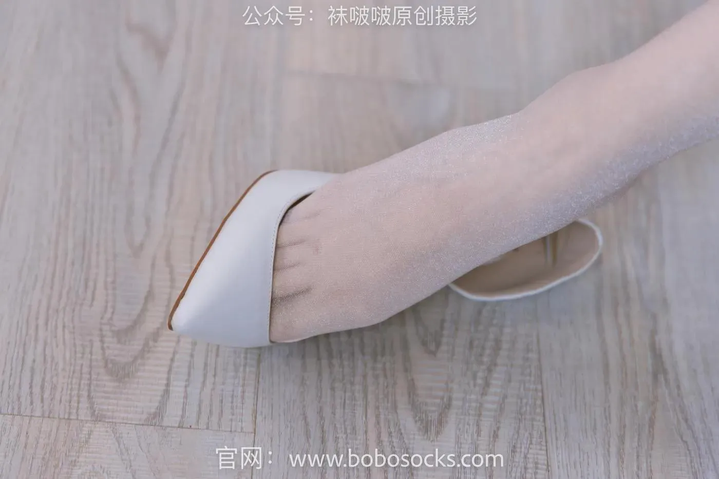 [BoBoSocks袜啵啵]NO.154 小甜豆-两双高跟鞋、珠光白丝、女仆装 [200P]插图